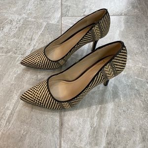 BCBGeneration Tan 7 1/2 M Pump